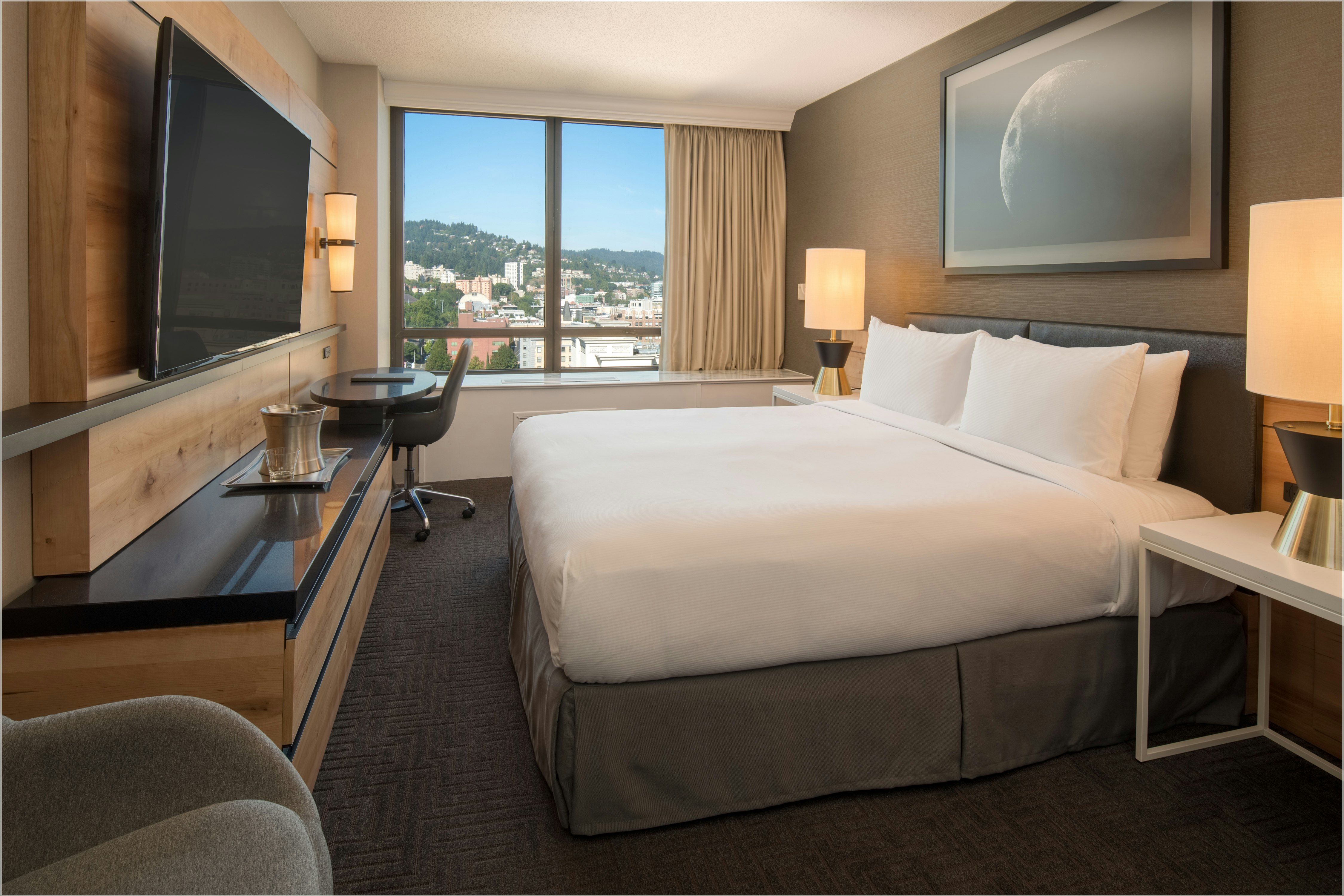 ROOM, KING BED, CORNER, ACCESSIBLE