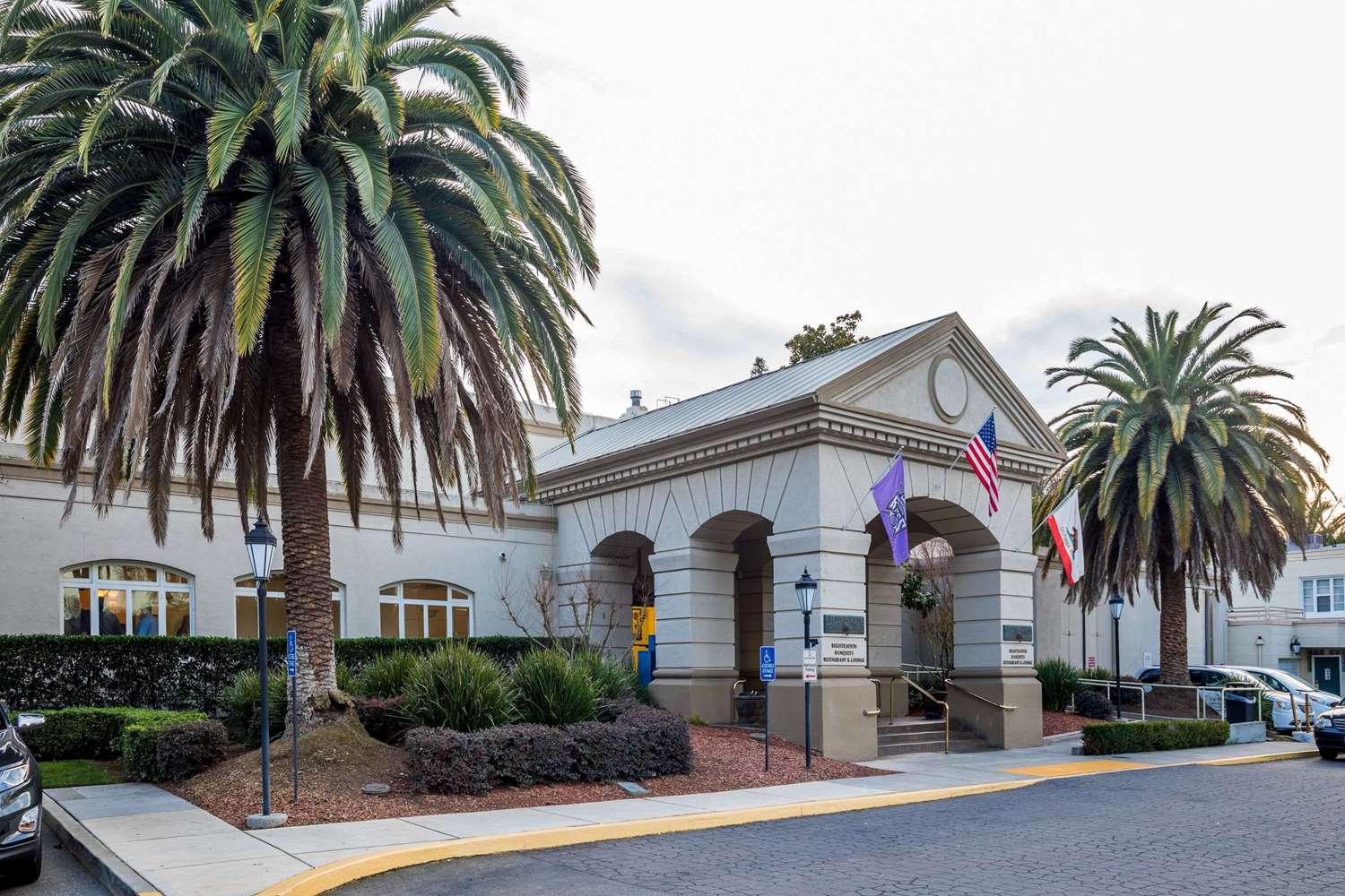 Lions Gate Hotel 38/44