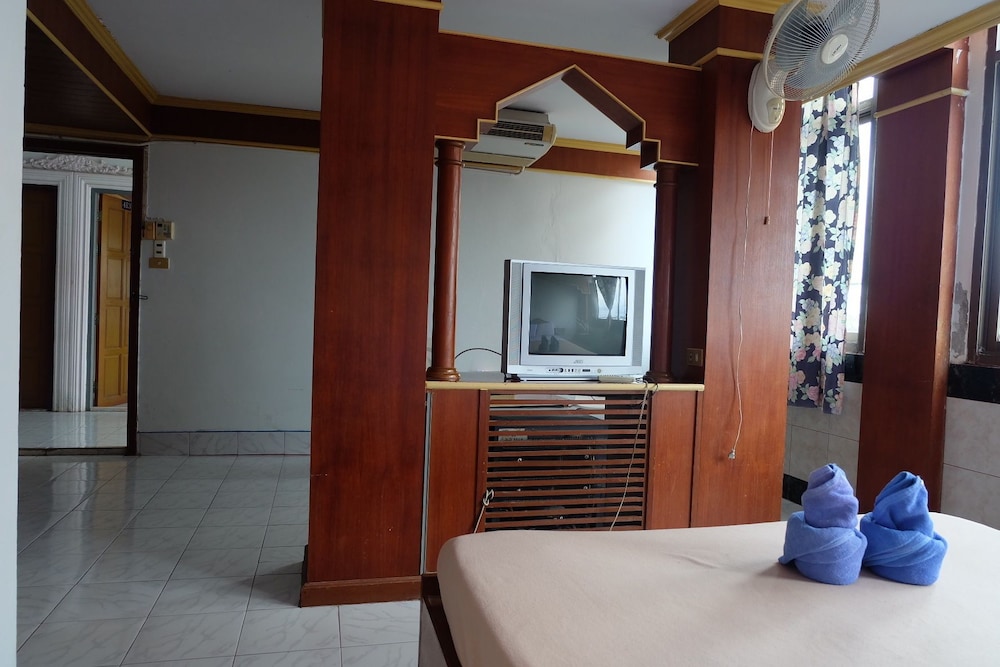 Satit Padang Hotel 18/19