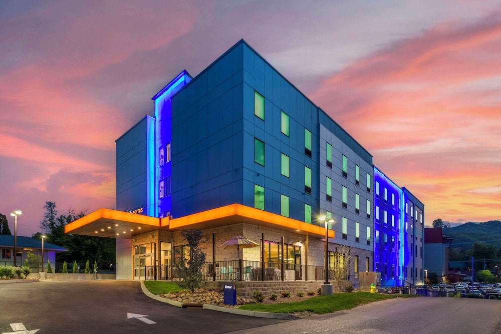 Comfort Suites Gatlinburg Downtown-Convention Center 6/60