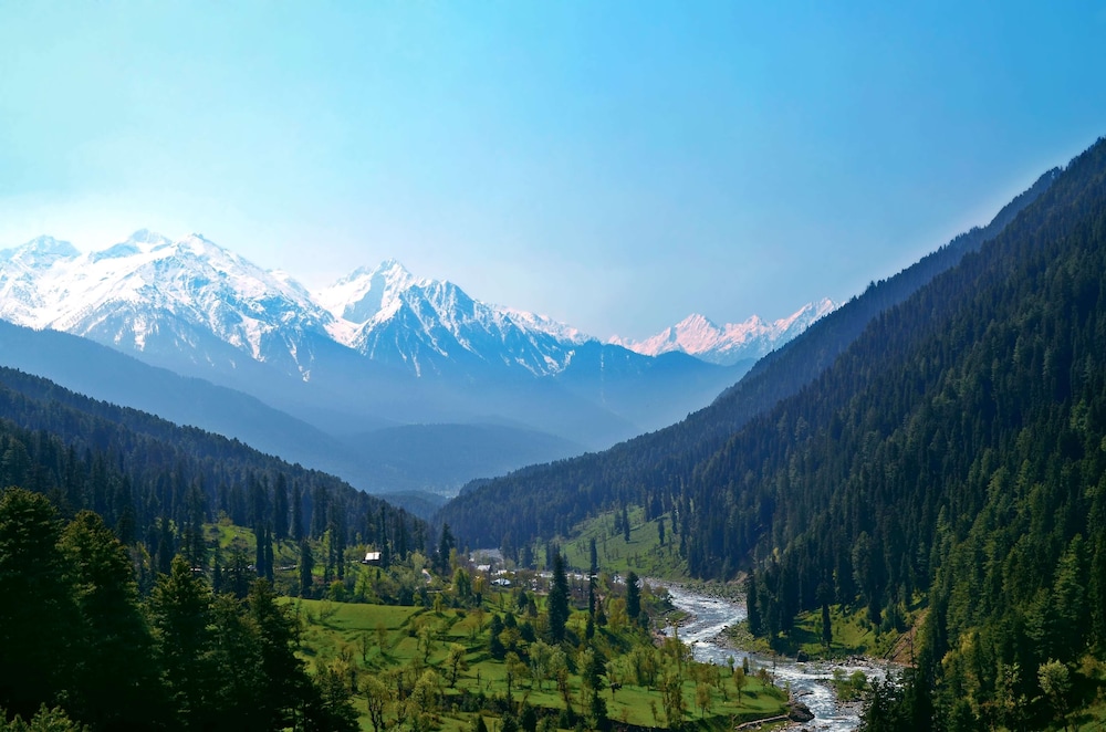 Country Inn & Suites by Radisson, Sonamarg 42/50