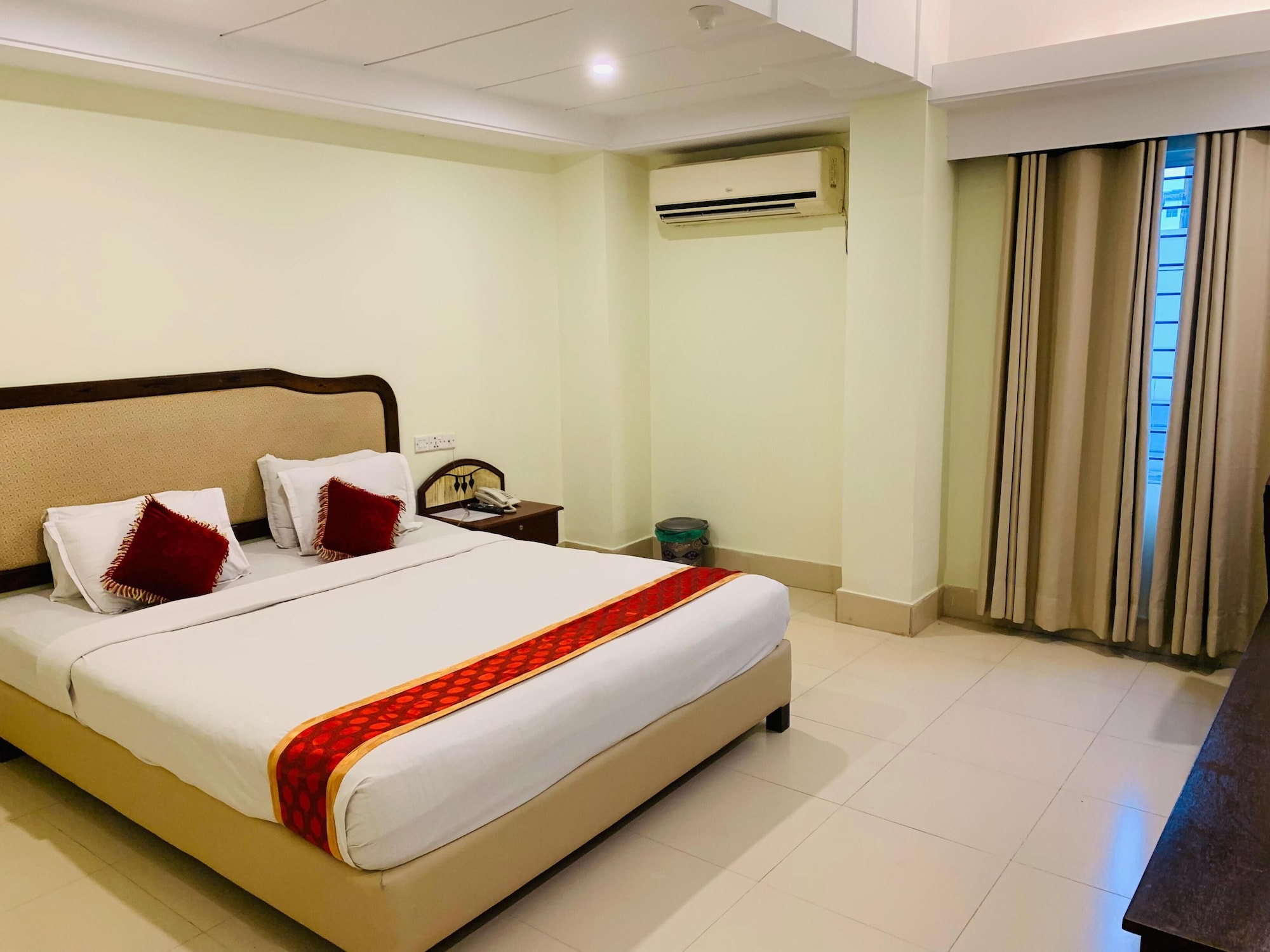 Deluxe, Double Bed