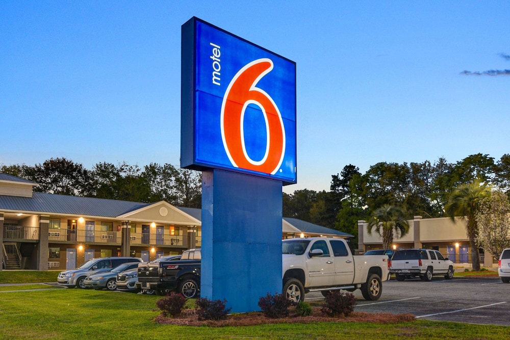 Motel6 Moultrie, GA 52/62