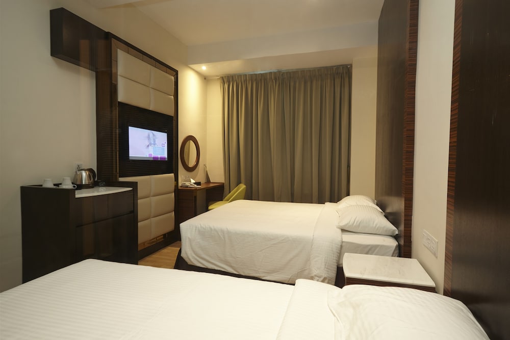 Hotel Six Seasons 27/50