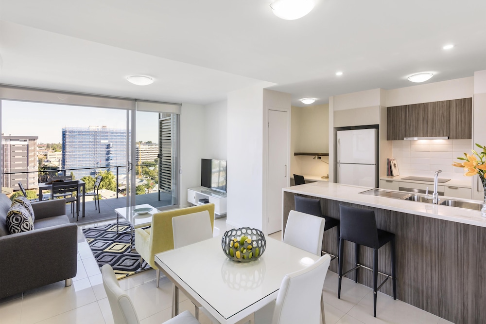 Oaks Brisbane Woolloongabba Suites 53/73
