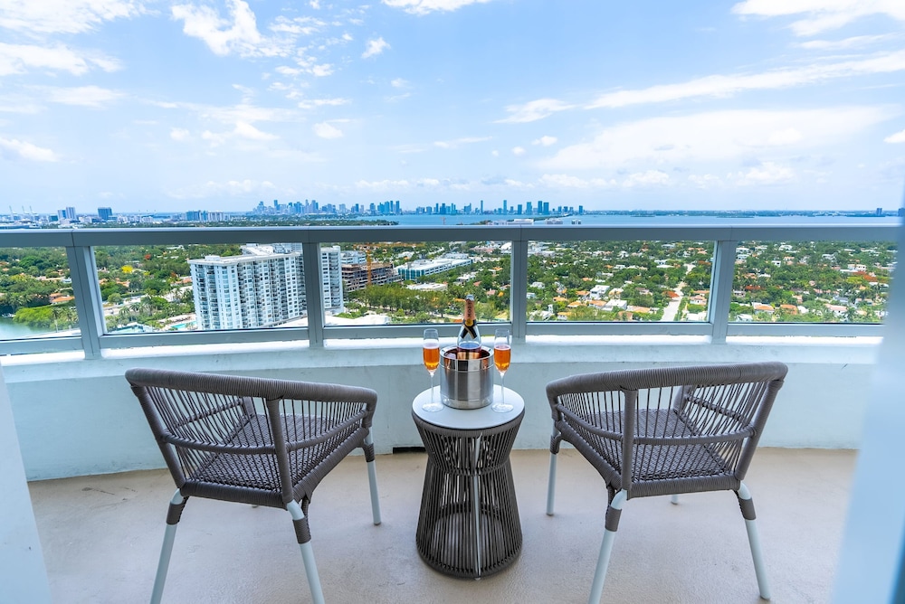 Fontainebleau Miami Beach Private Luxury Suites 36/50