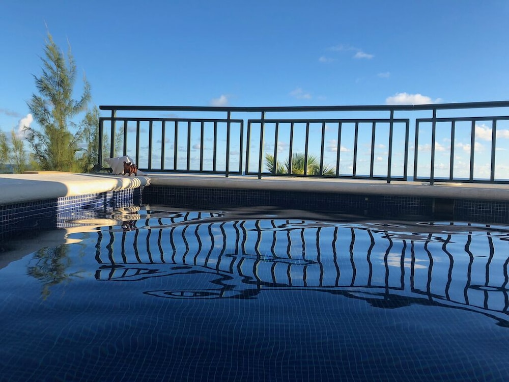 White Sands Beach Condos 17/50