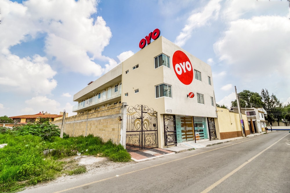 OYO Hotel Familiar Tollan 33/38