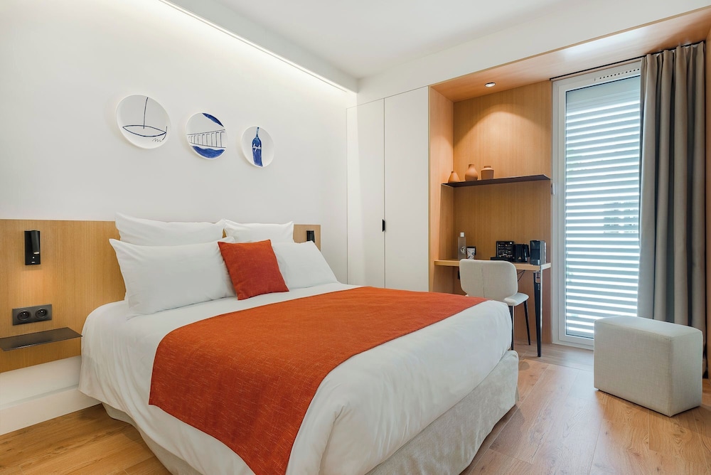 Business, Double Bed