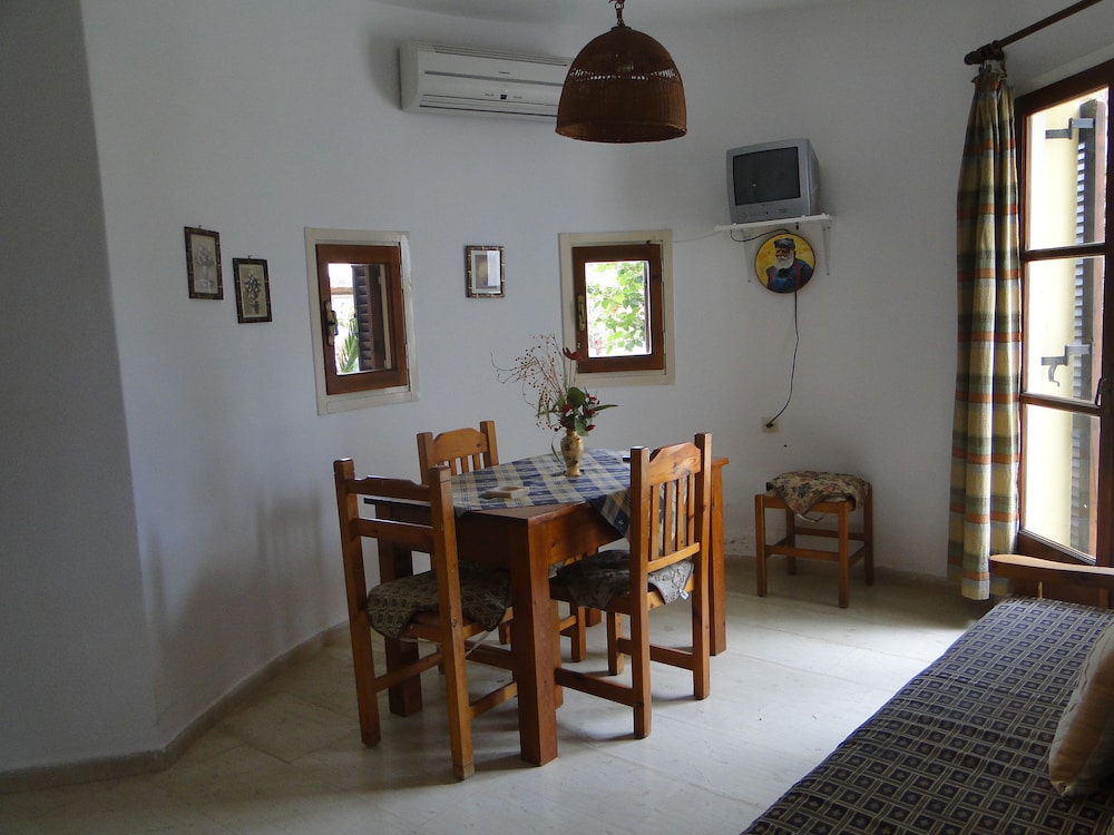 Paradise Inn 18/27