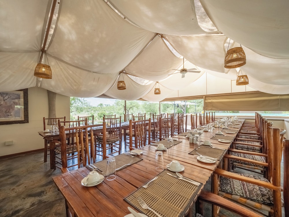 Milima Big 5 Safari Lodge 35/50