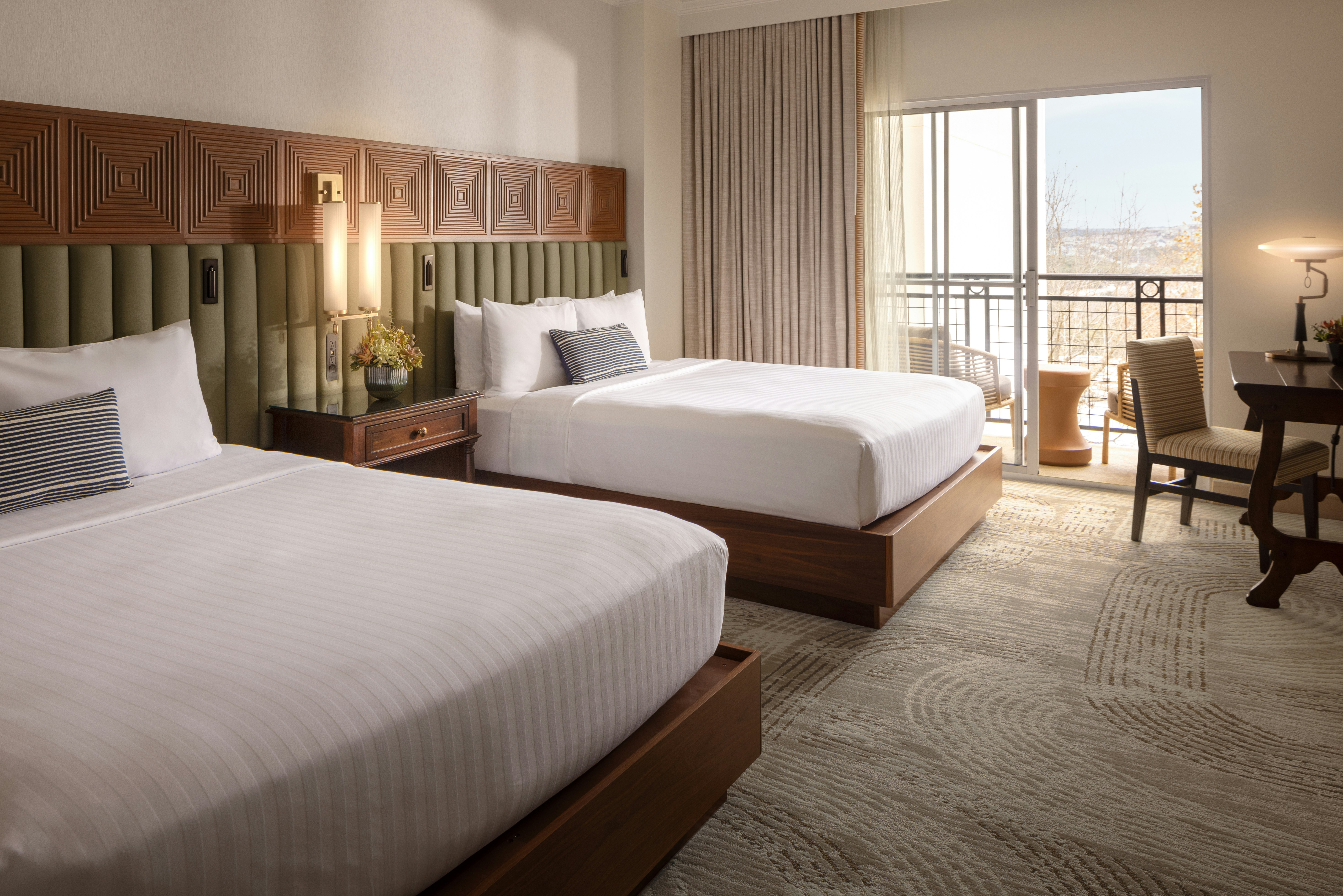 DELUXE, 2 QUEEN BEDS