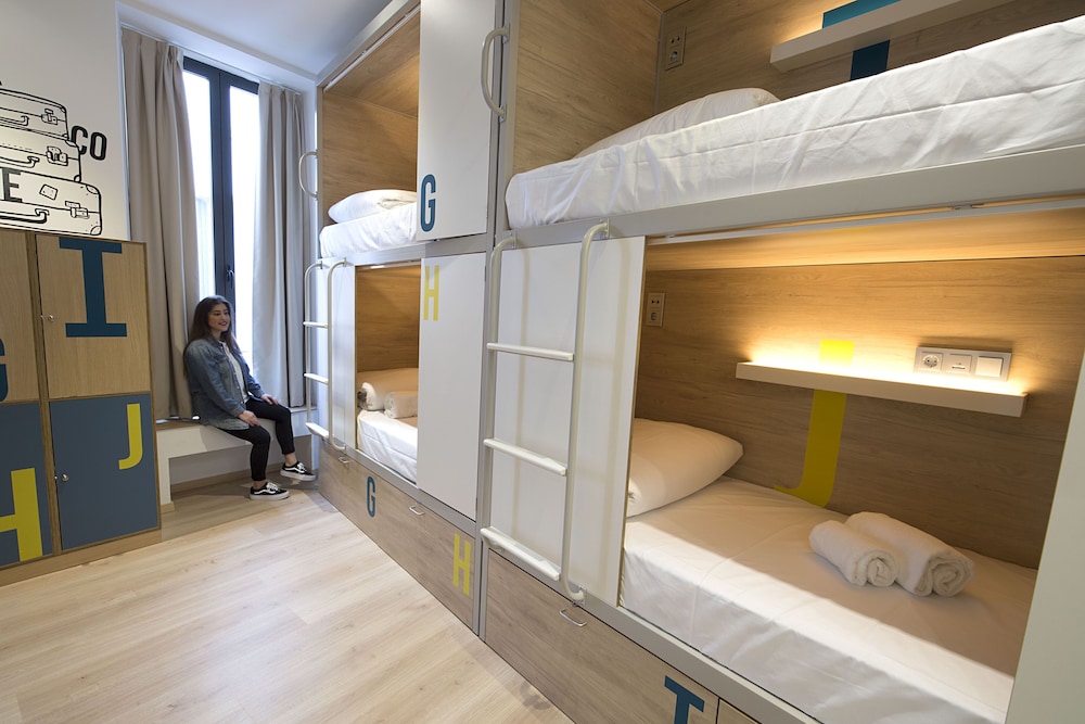 PRIVATE, 5 BUNK BEDS