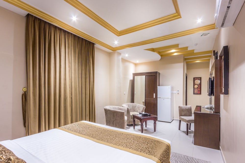 ROOM, DOUBLE BED