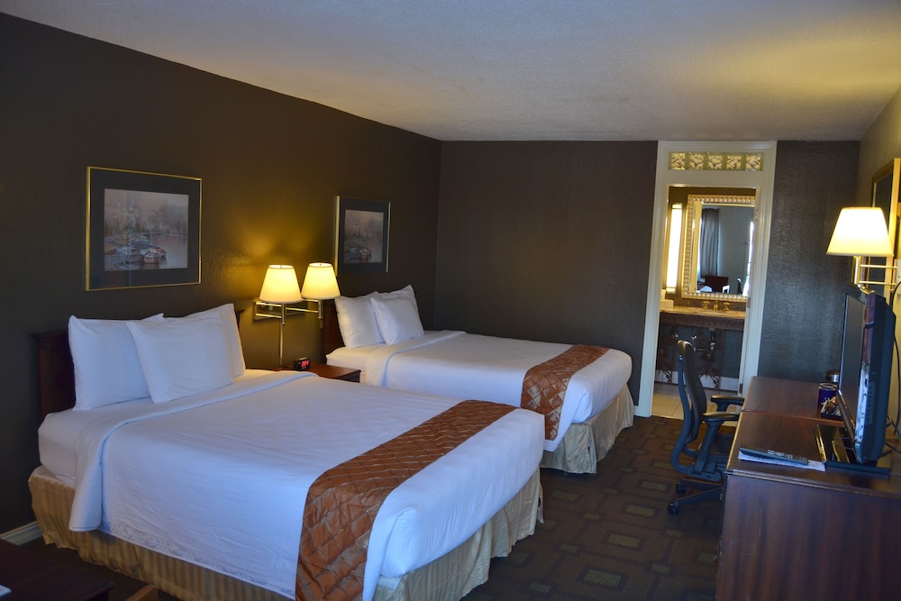 Cascades Inn 23/70