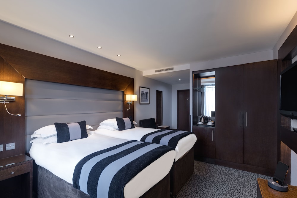 DELUXE, TWIN BEDS