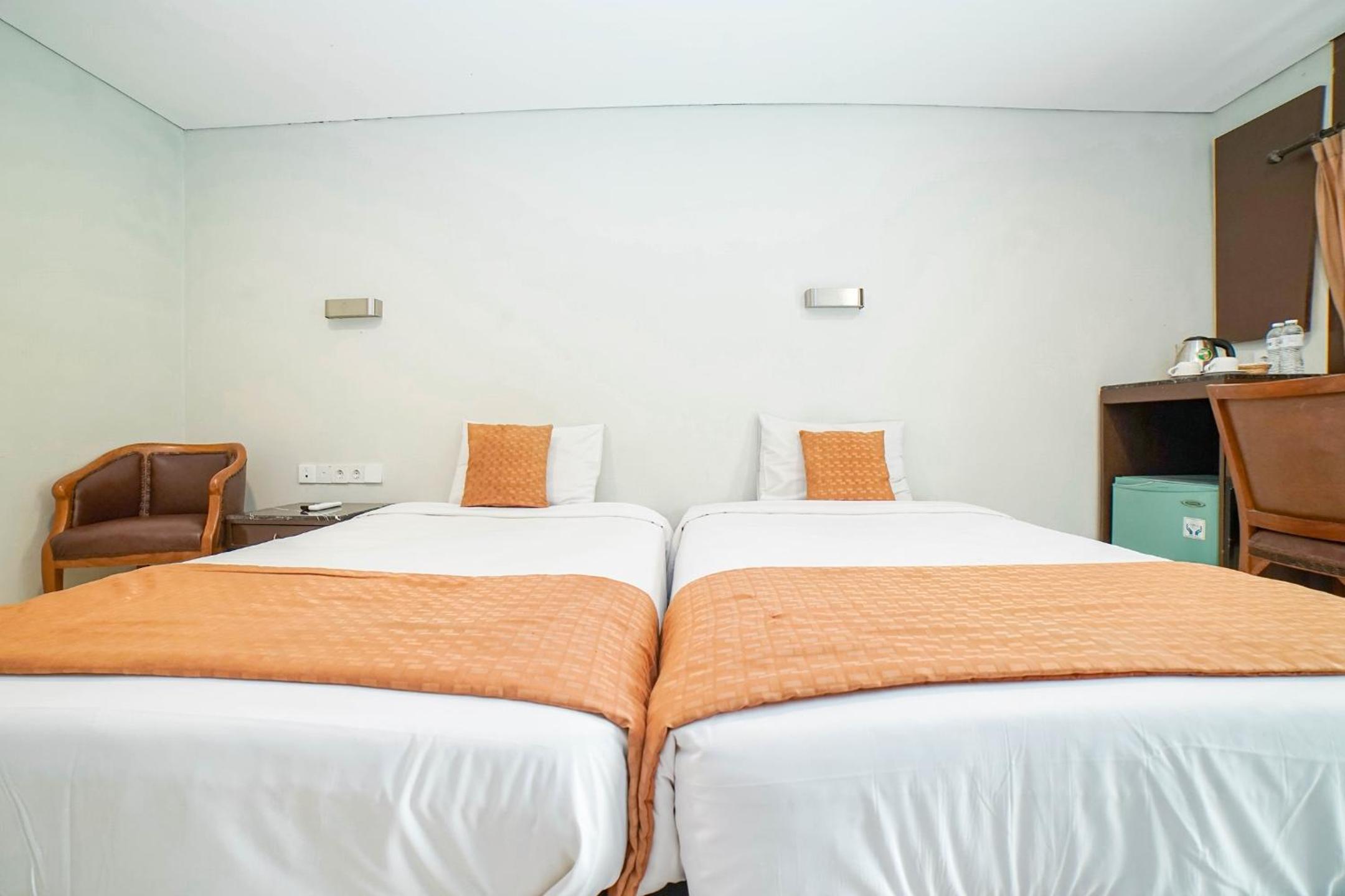 Deluxe, Twin Beds