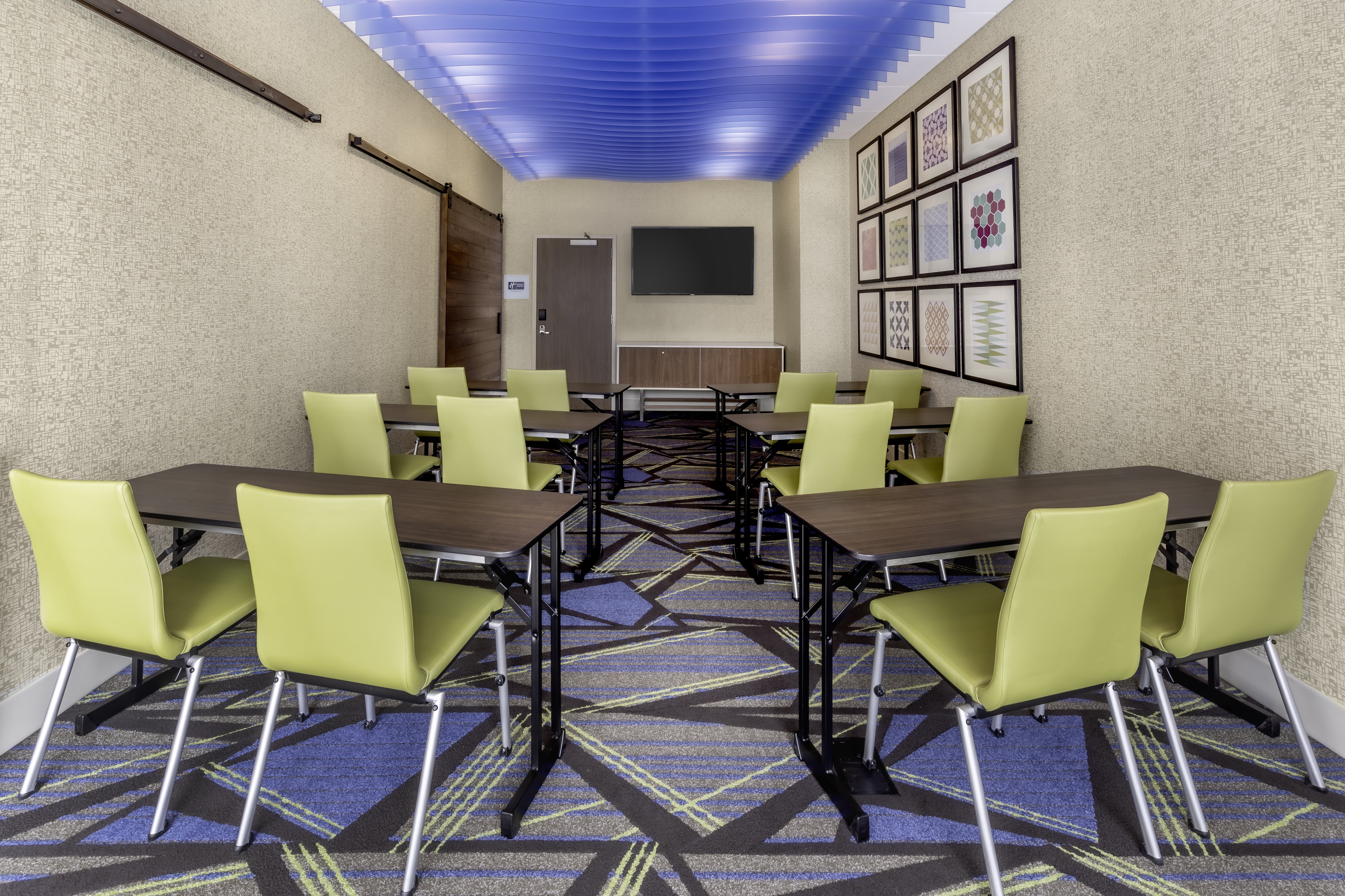 Holiday Inn Express & Suites Milwaukee - West Allis 49/61