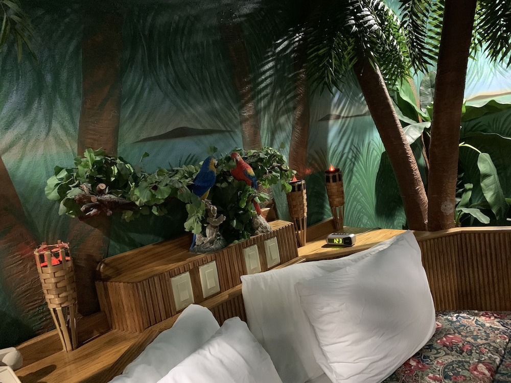 Designer Inn & Suites 43/69