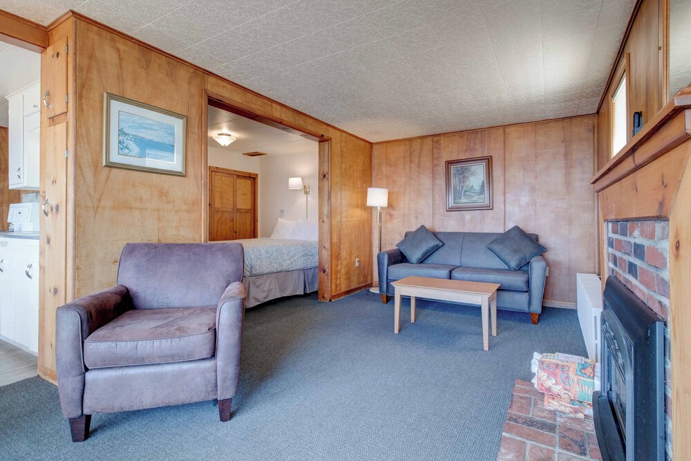 Ester Lee Motel 18/50
