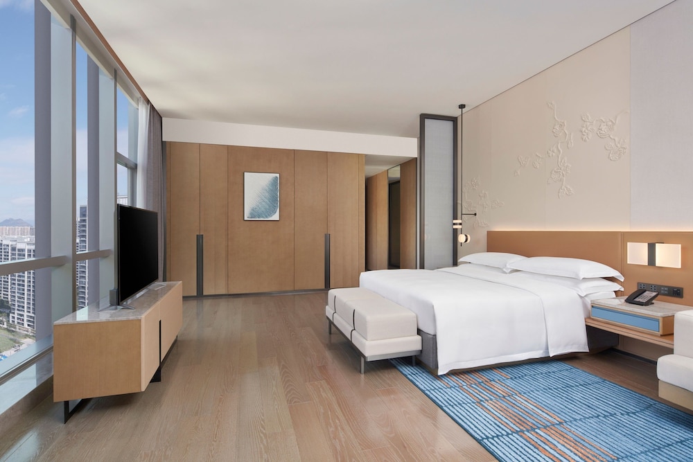 Grand, King Bed, City View
