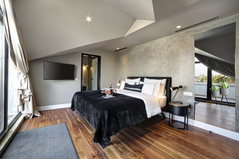 ROOM, TERRACE