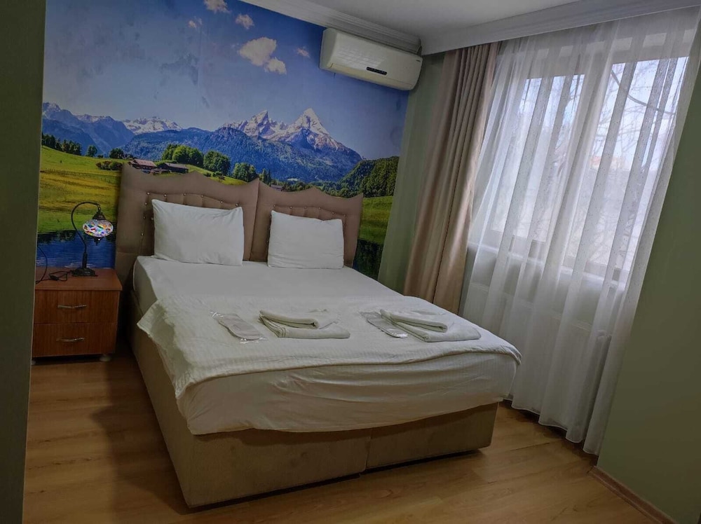 ROOM, SINGLE