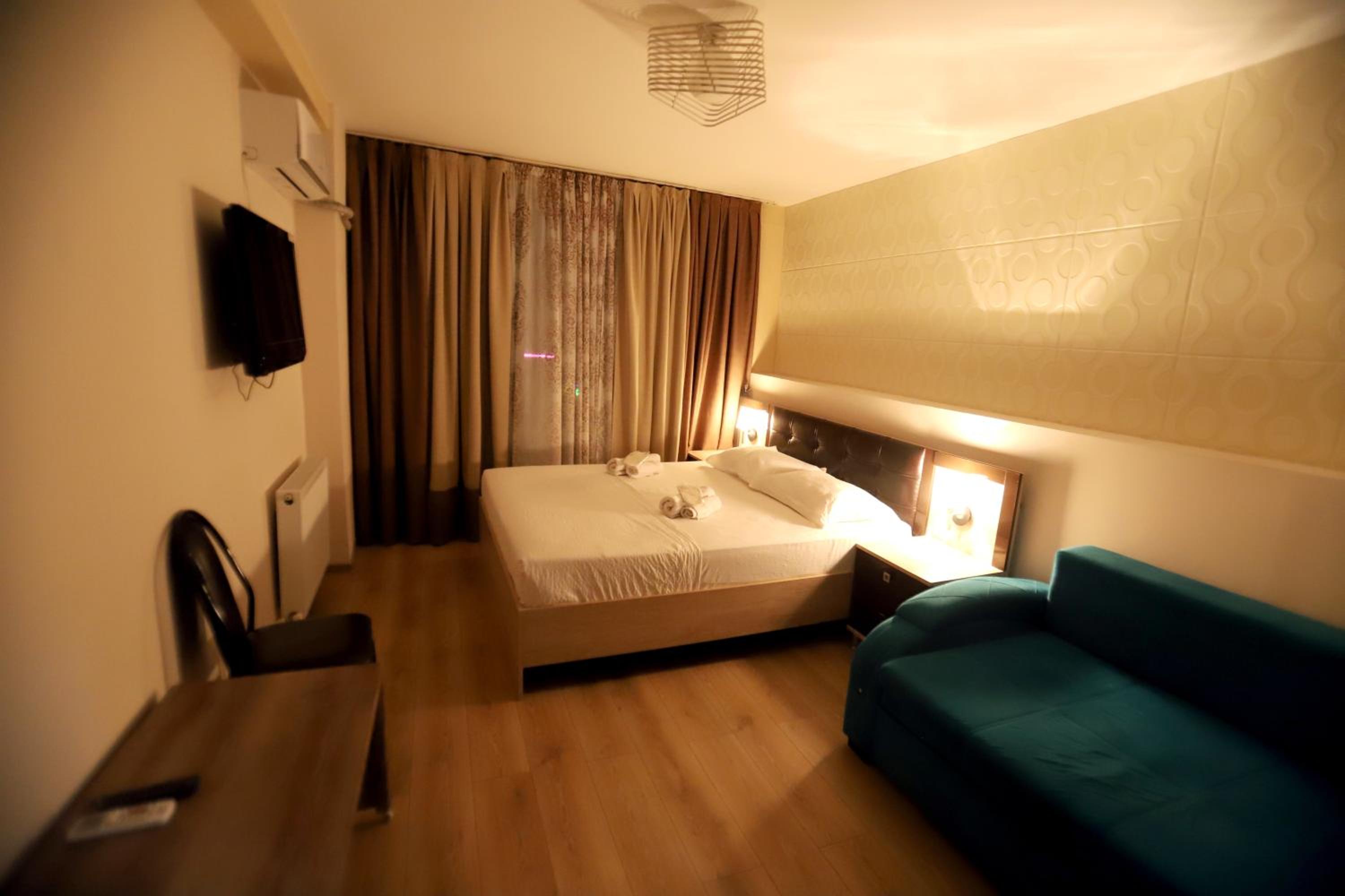 غرفة ديلوكس بسرير مزدوج، Hotel The K Tbilisi 2/5