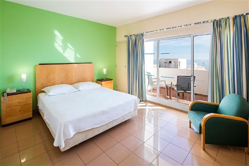 Room, Double or Twin Bed