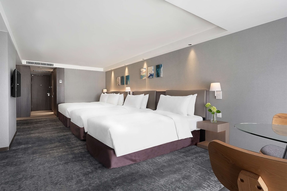 FAMILY, MULTIPLE BEDS, BALCONY