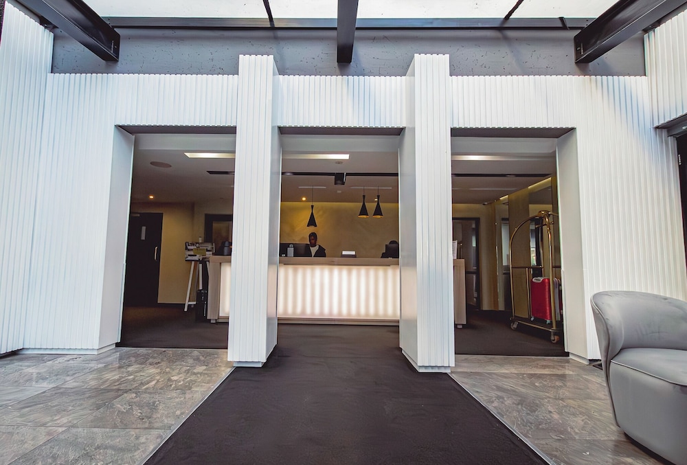 Max Executive Apartments 2/72