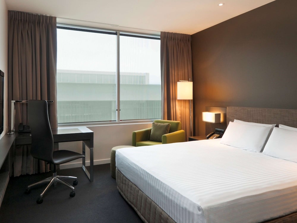 PULLMAN ADELAIDE 10/72