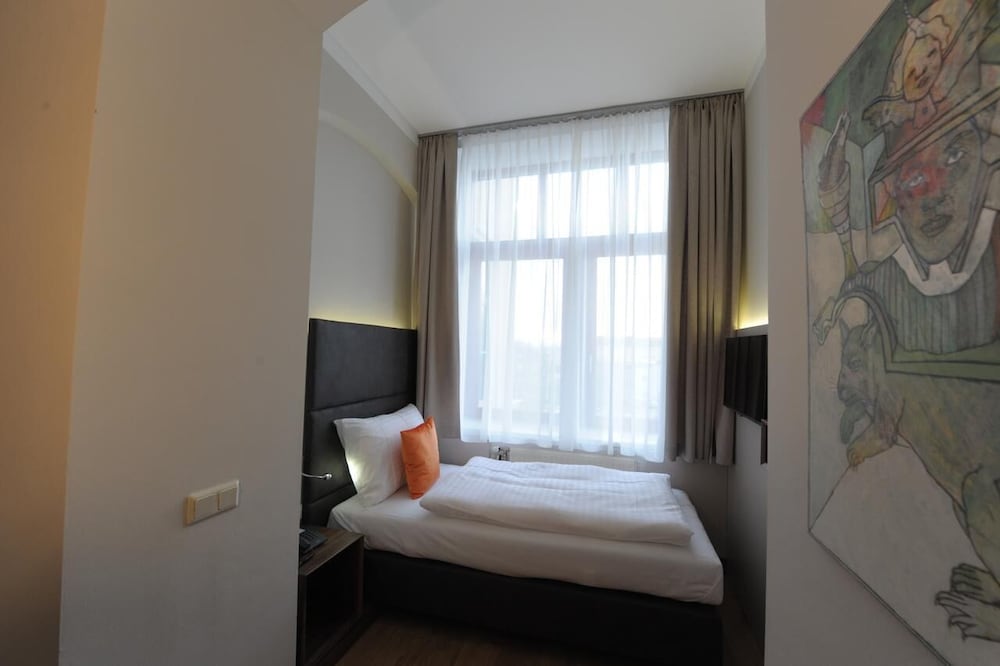 eee hotel Perg 14/43