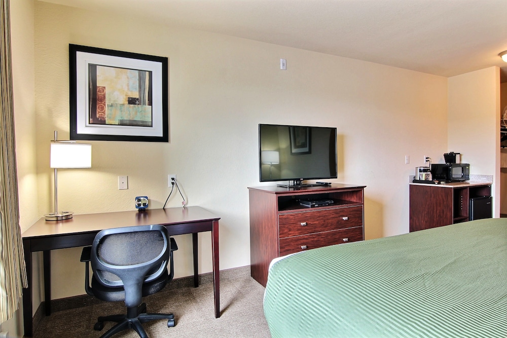 Cobblestone Hotel Amp Suites Crookston 21/39