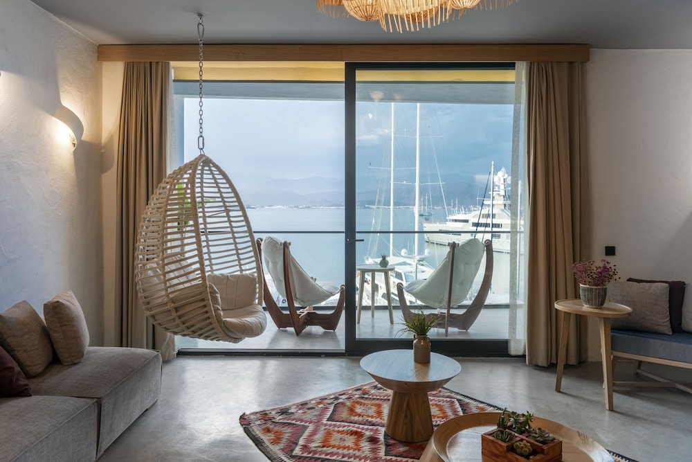 Harbour Suite 24/38