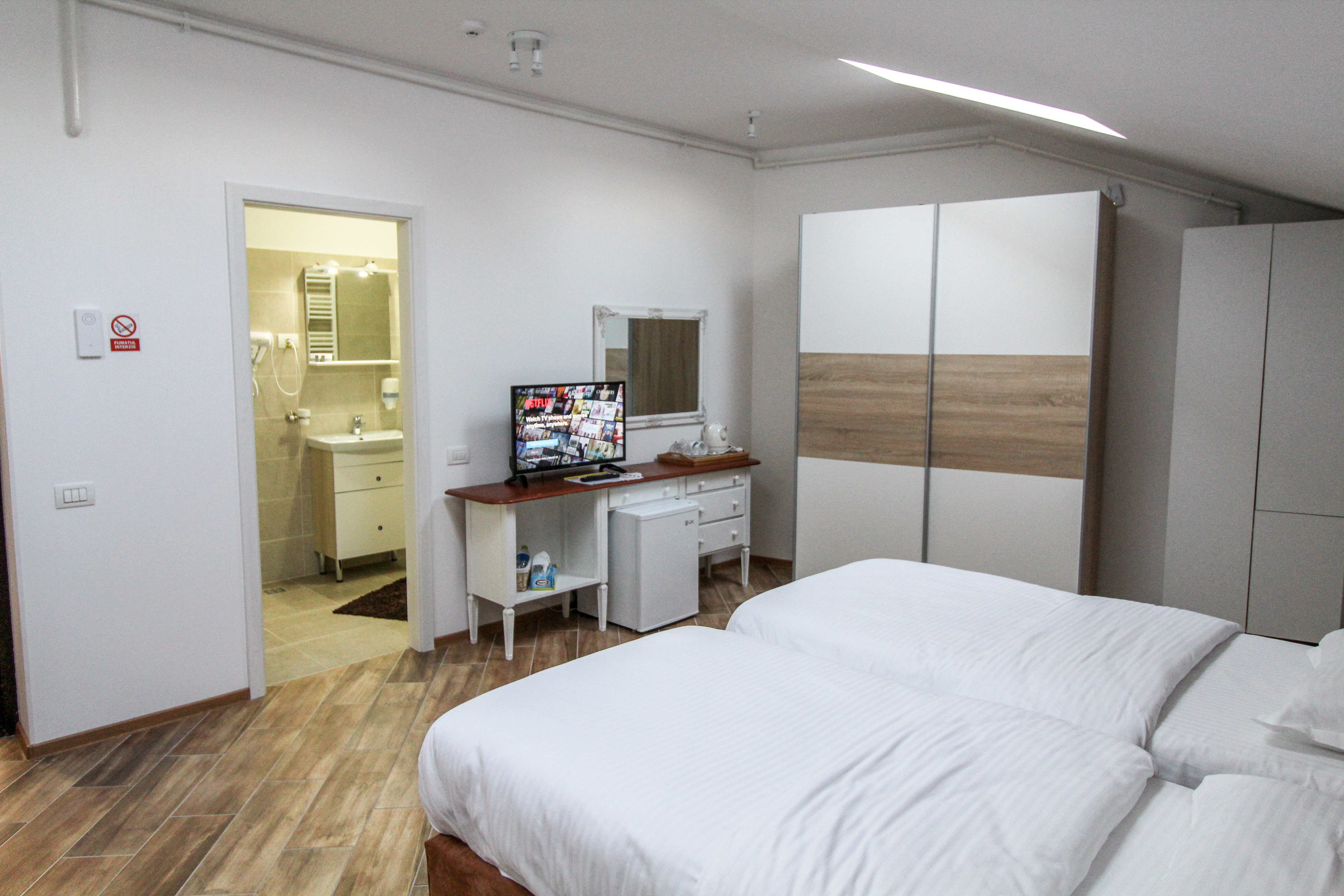 Junior Suite, Single