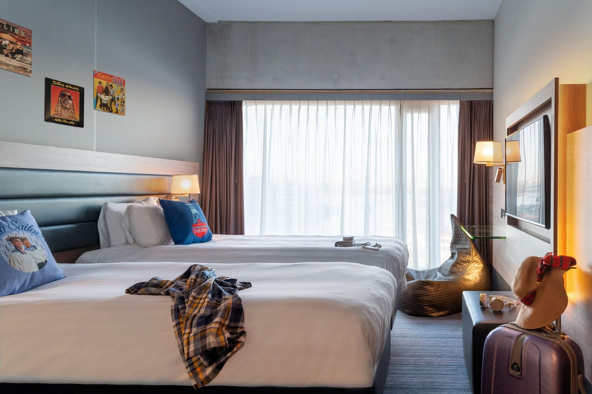 غرفة قياسية بسريرين منفصلين، Moxy Amsterdam Houthavens 3/7