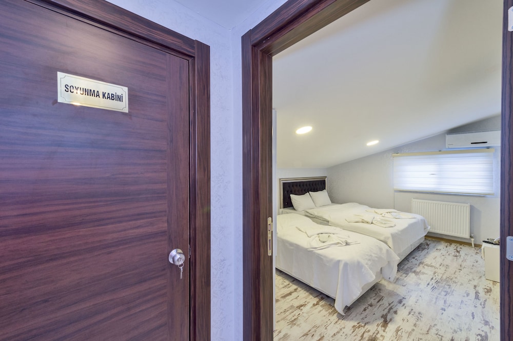 Paradise Airport Hotel 24/53