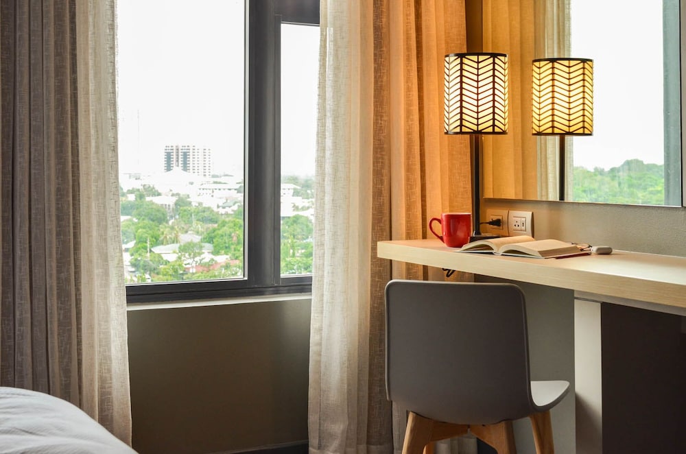 Summit Hotel Greenhills 56/61