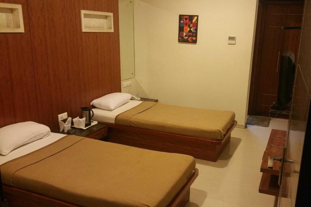 Hotel Apna Avenue 6/20