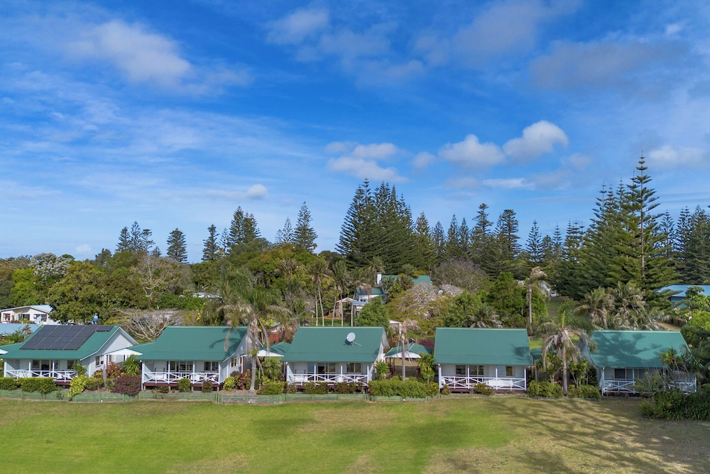 Poinciana Cottages 43/50