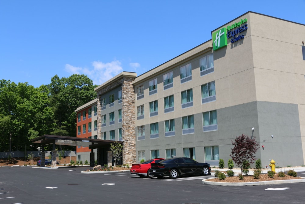 HOLIDAY INN EXPRESS & SUITES HENDERSONVILLE SE - FLAT ROCK 8/52