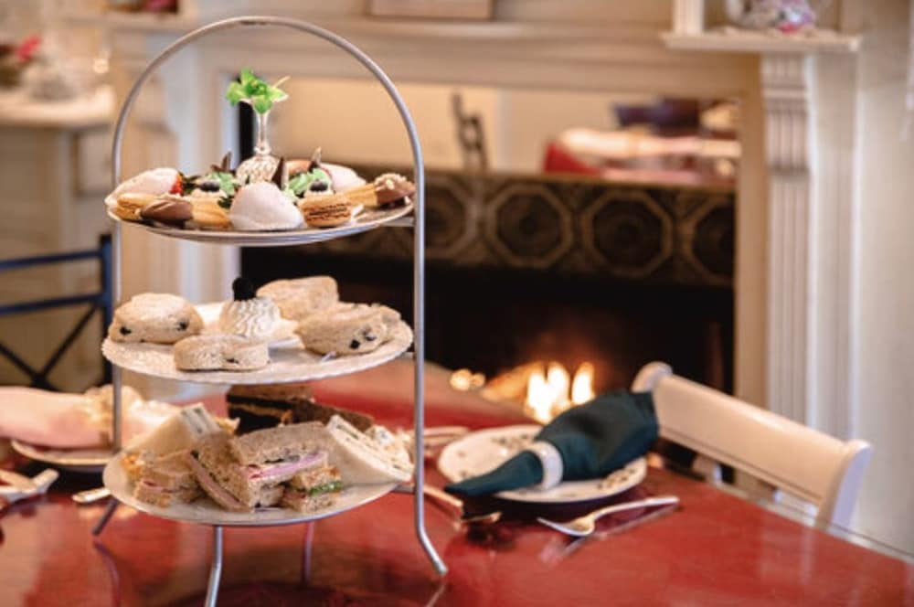 Mathis House, A Victorian Bed & Breakfast and Tea Room at 600 Main 16/50