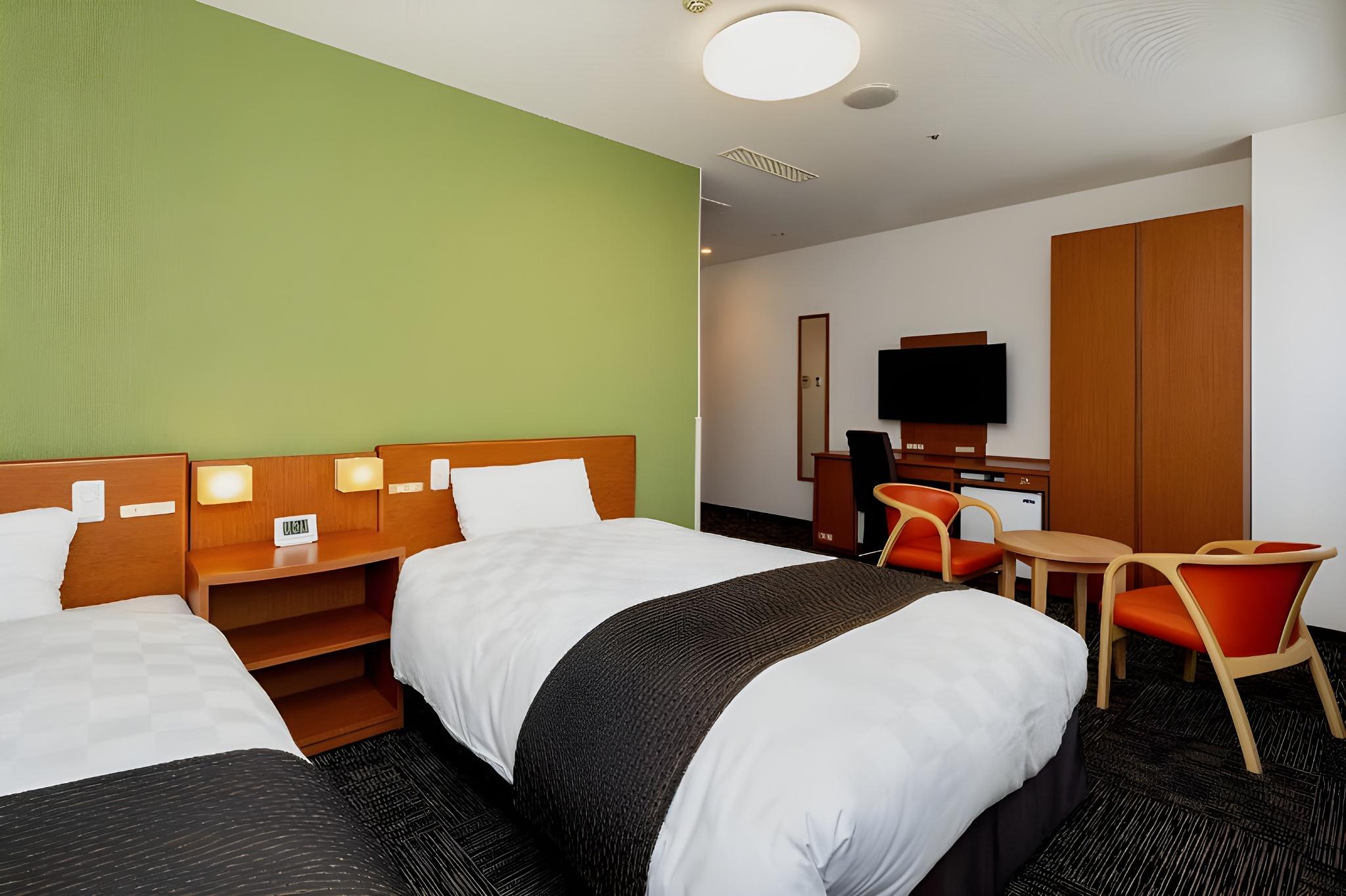 Semi Room, Twin Beds