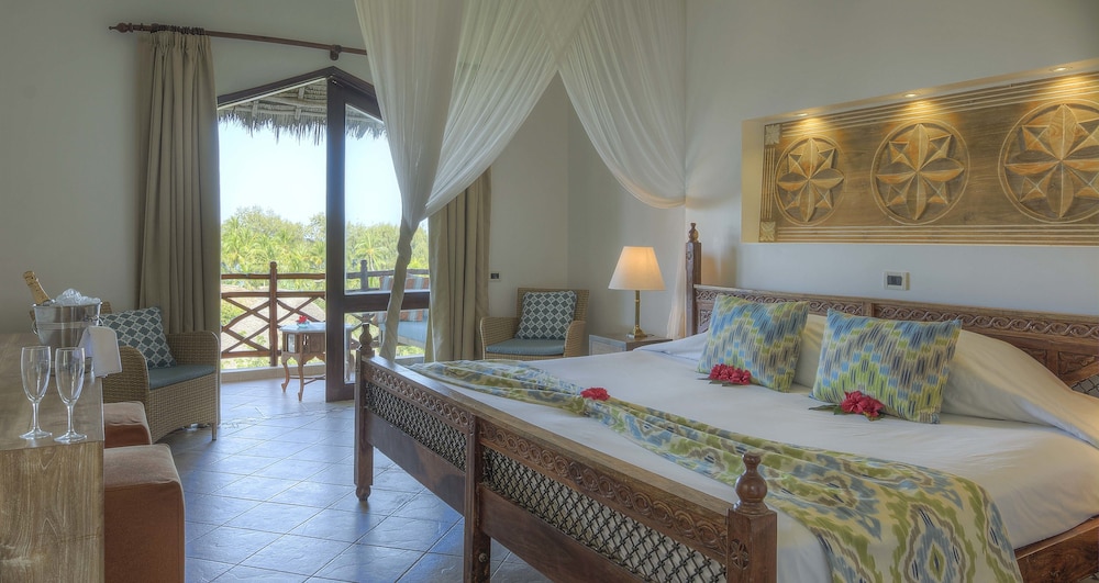 Bluebay Beach Resort & Spa 8/52
