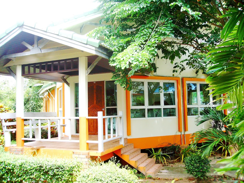 Lanta Palm Beach Resort 10/60