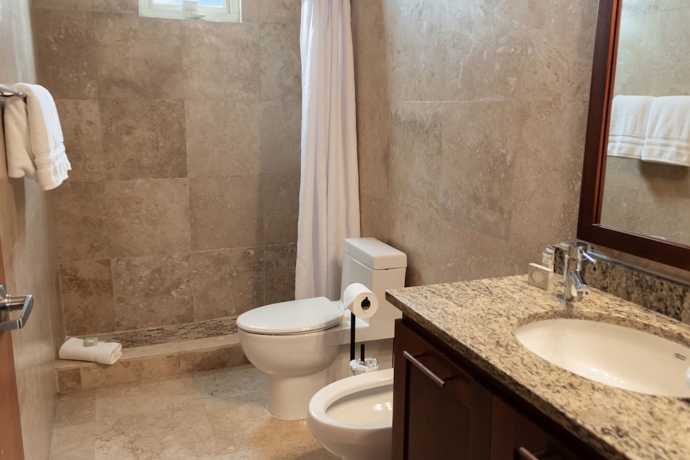 CIQALA Luxury Suites 74/75