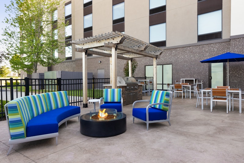 Hampton Inn and Suites Rogers 28/29