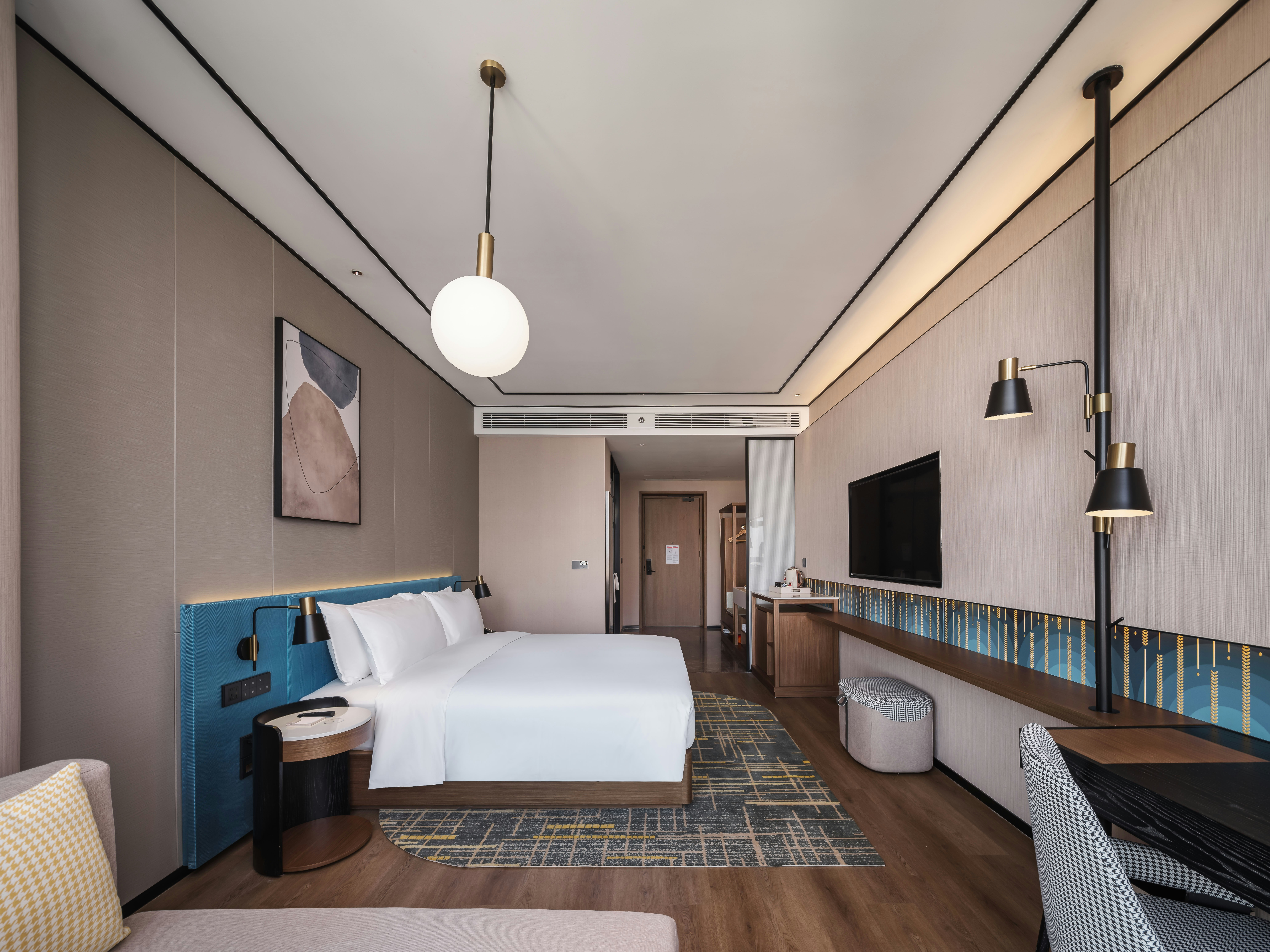 GUEST ROOM, KING BED