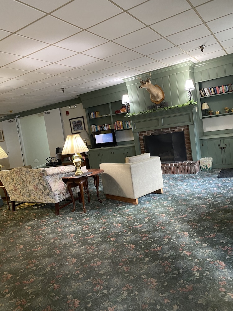 Surrey Inn Hotel 39/61